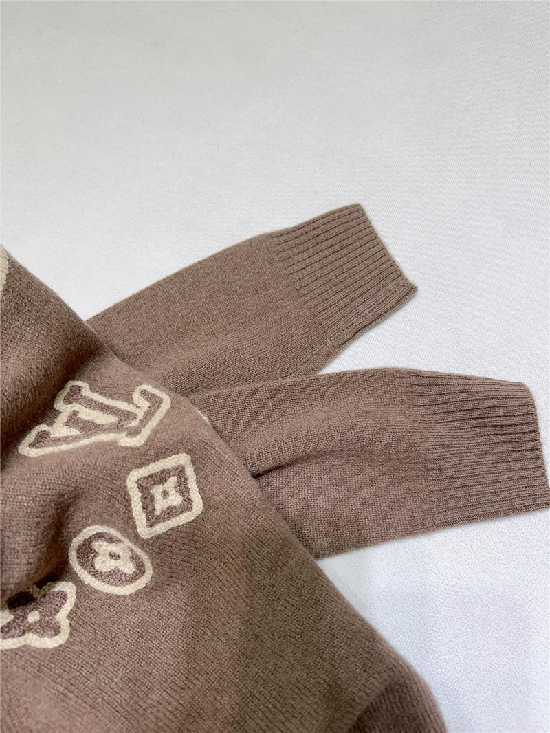 l0vis Vvtt0n logo cashmere sweater in brown