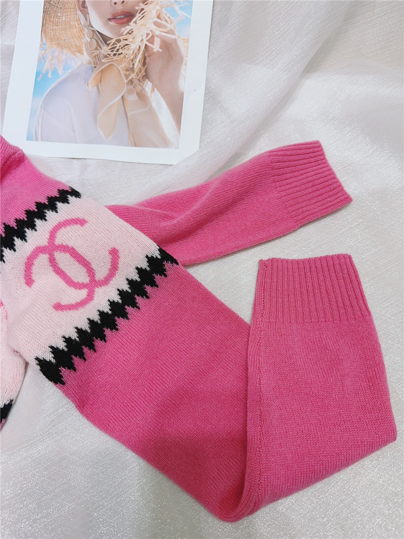 Ch**el logo cashmere sweater in elegant pink