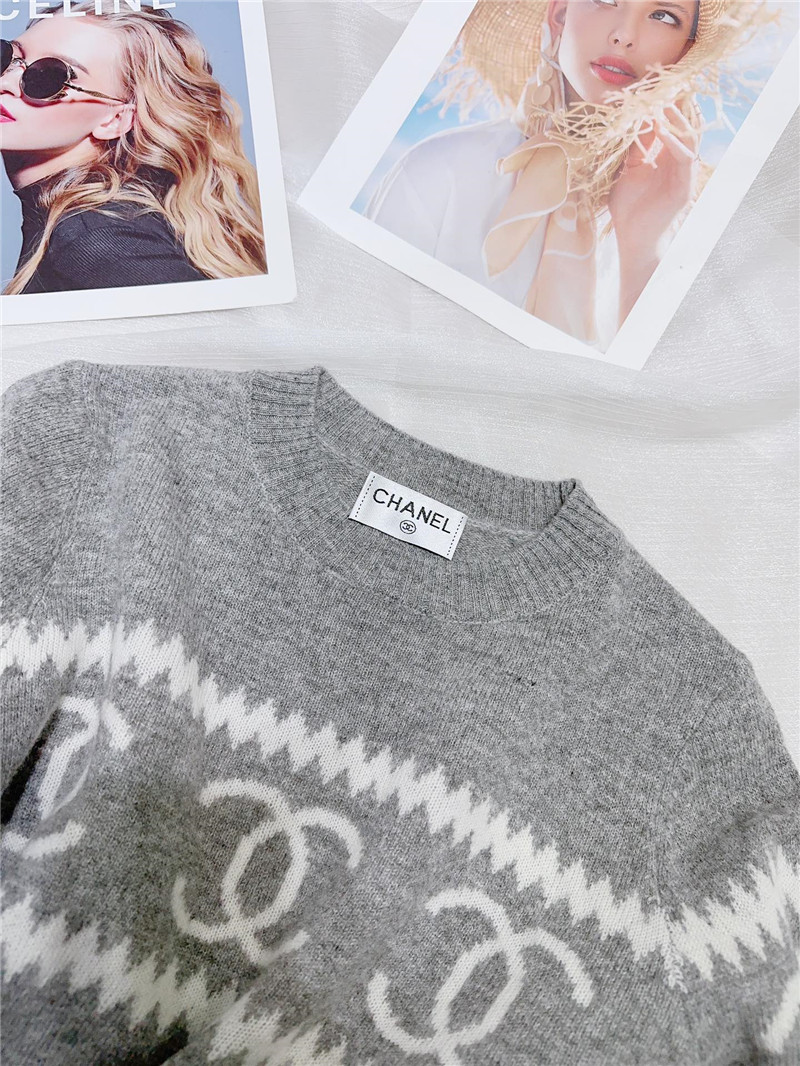 Ch**el logo cashmere sweater in elegant grey