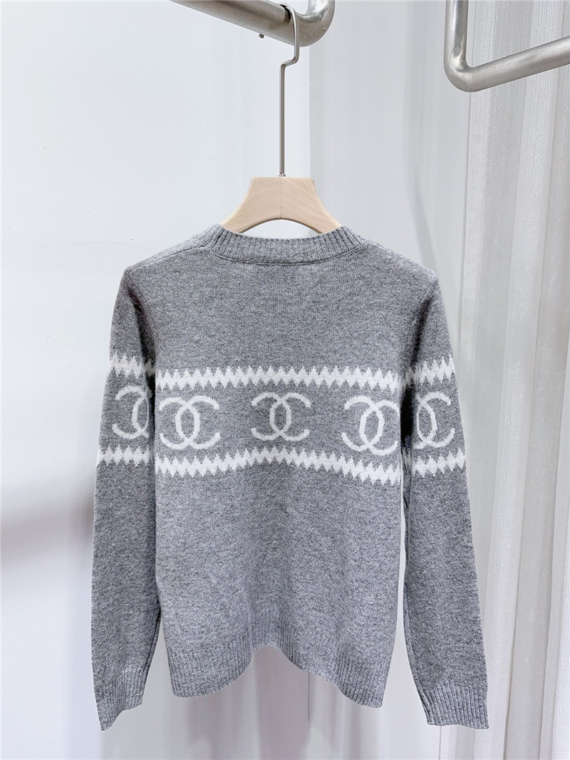 Ch**el logo cashmere sweater in elegant grey