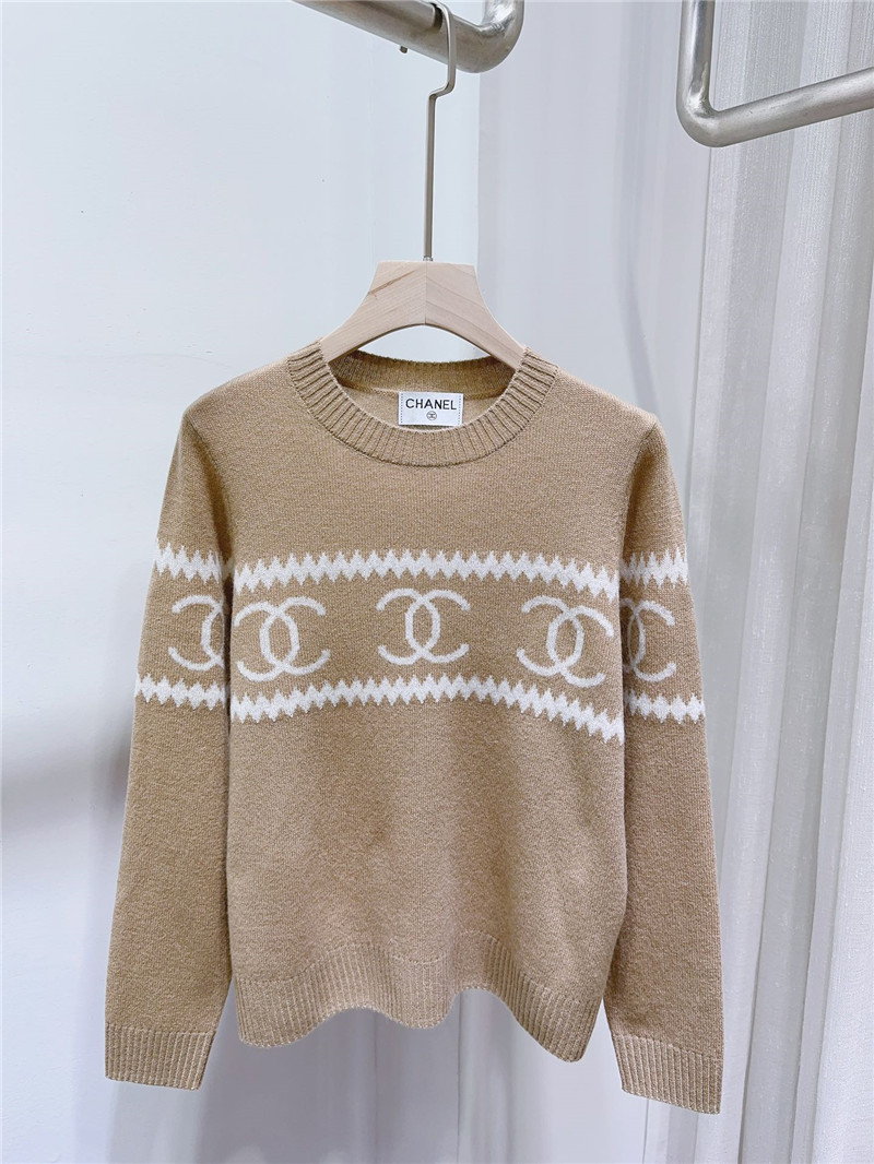 Ch**el logo cashmere sweater in elegant brown