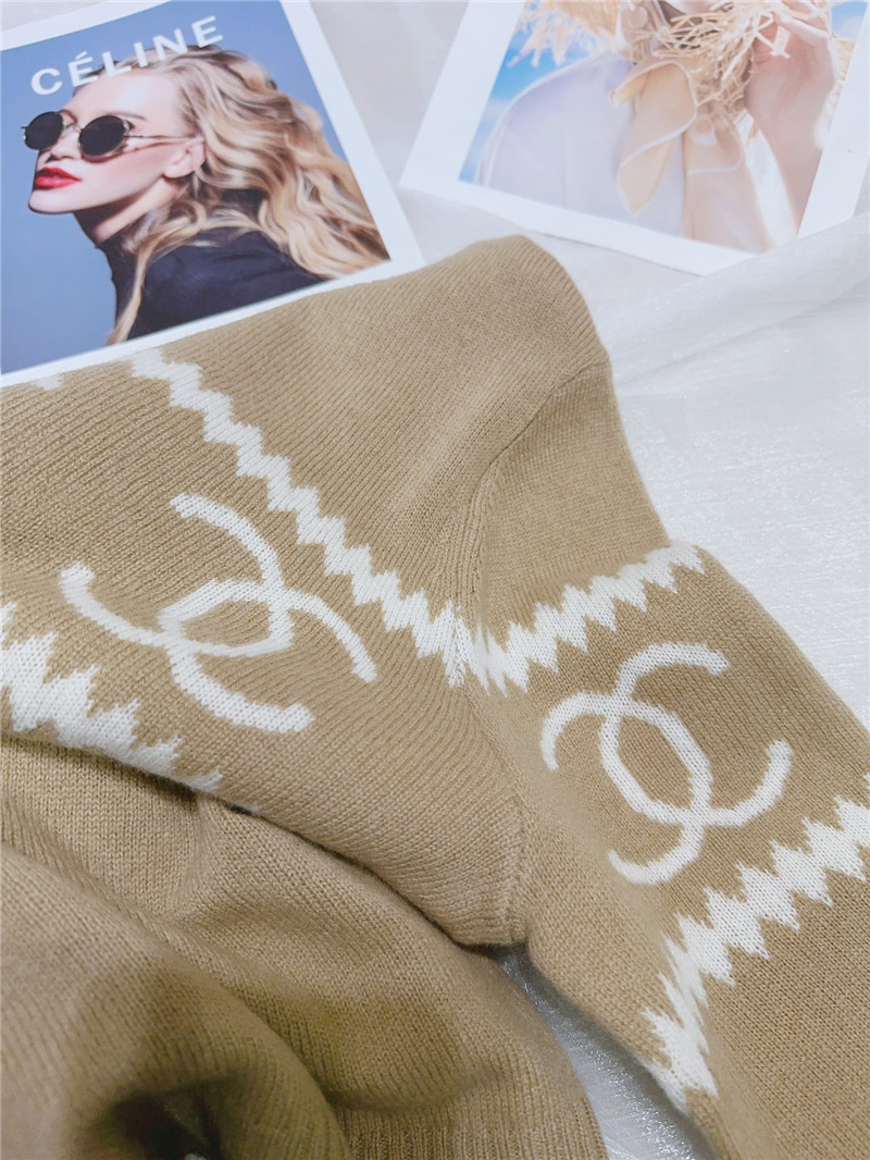 Ch**el logo cashmere sweater in elegant brown