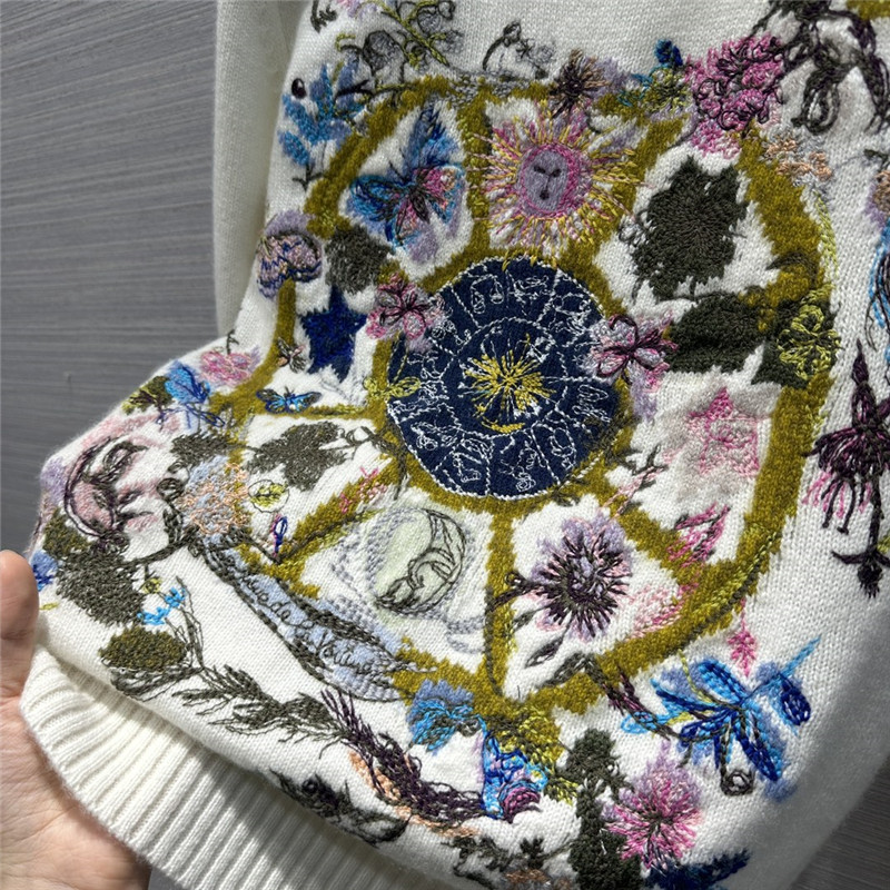 D10r embroidered cashmere sweater