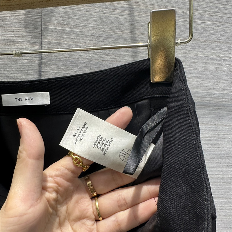 The R0w black essence spinning long skirt