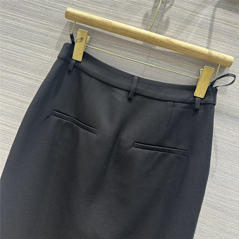 The R0w black essence spinning long skirt