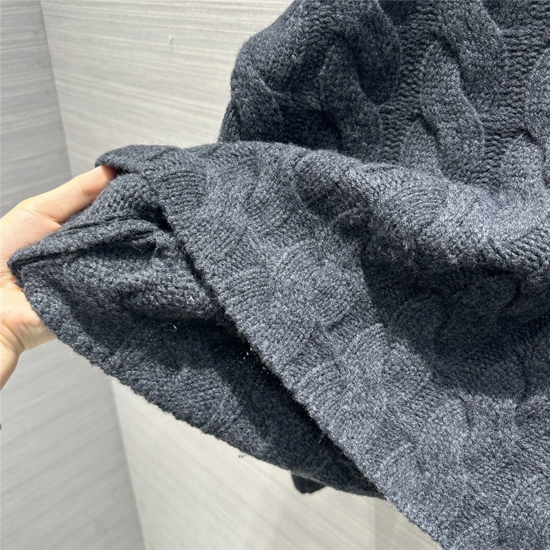 Cable Turtleneck Cashmere Sweater in Grey