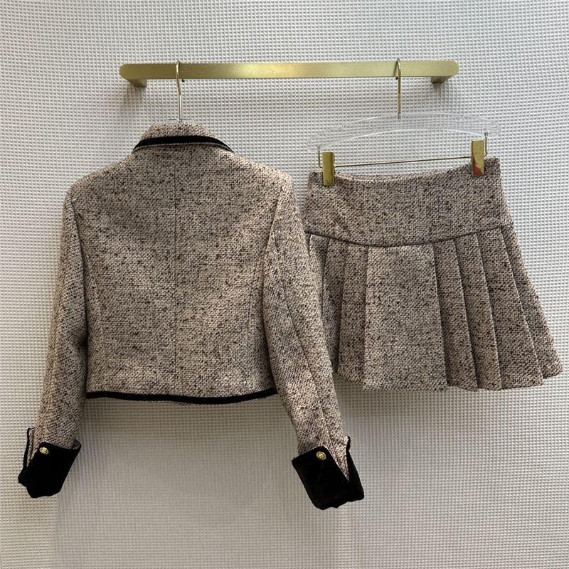 Ce1i*e velvet jacket + pleated skirt suit