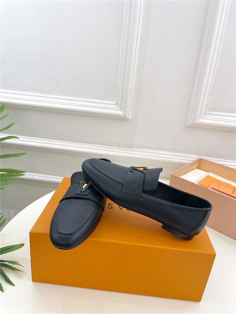 l0vis Vvtt0n lv flat loafers