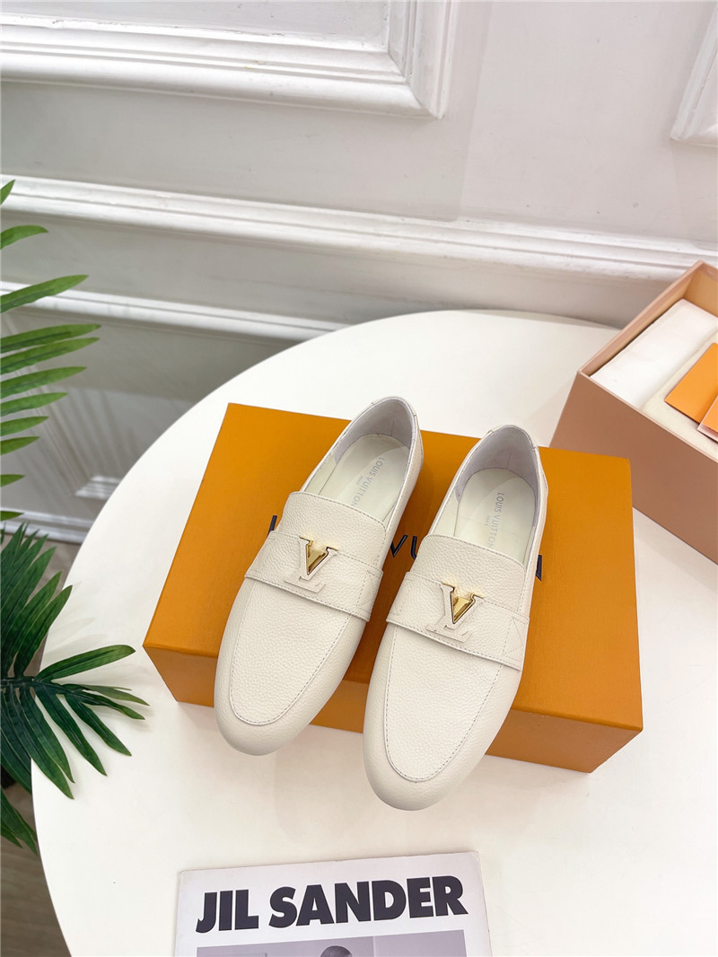 l0vis Vvtt0n lv flat loafers