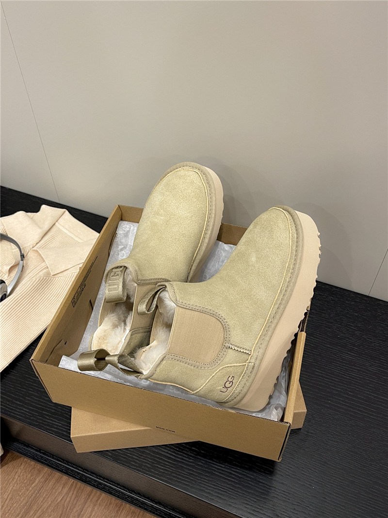 UGG Neumel Platform Chelsea Boot Beige
