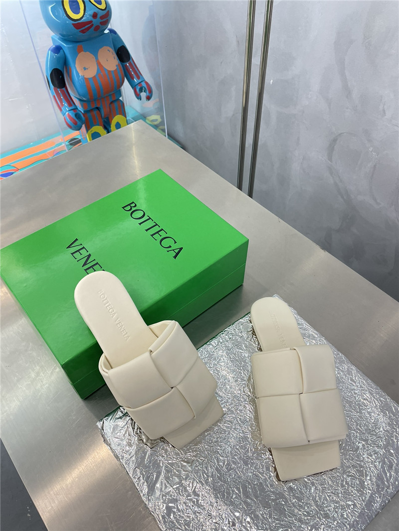 b0tt*ga Ven*ta large windmill block drag