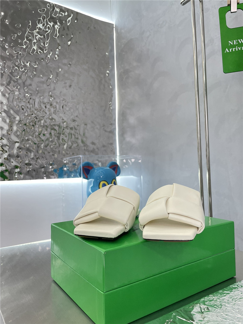 b0tt*ga Ven*ta large windmill block drag