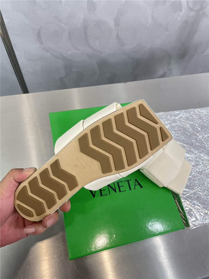 b0tt*ga Ven*ta large windmill block drag