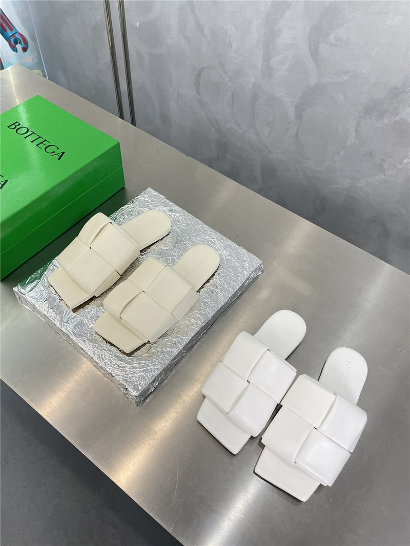 b0tt*ga Ven*ta large windmill block drag