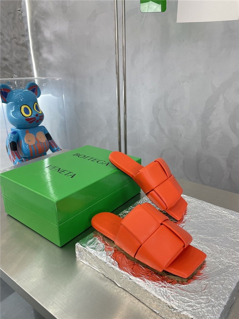 b0tt*ga Ven*ta large windmill block drag