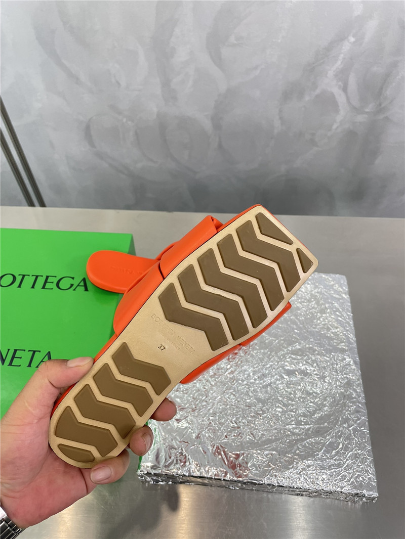 b0tt*ga Ven*ta large windmill block drag