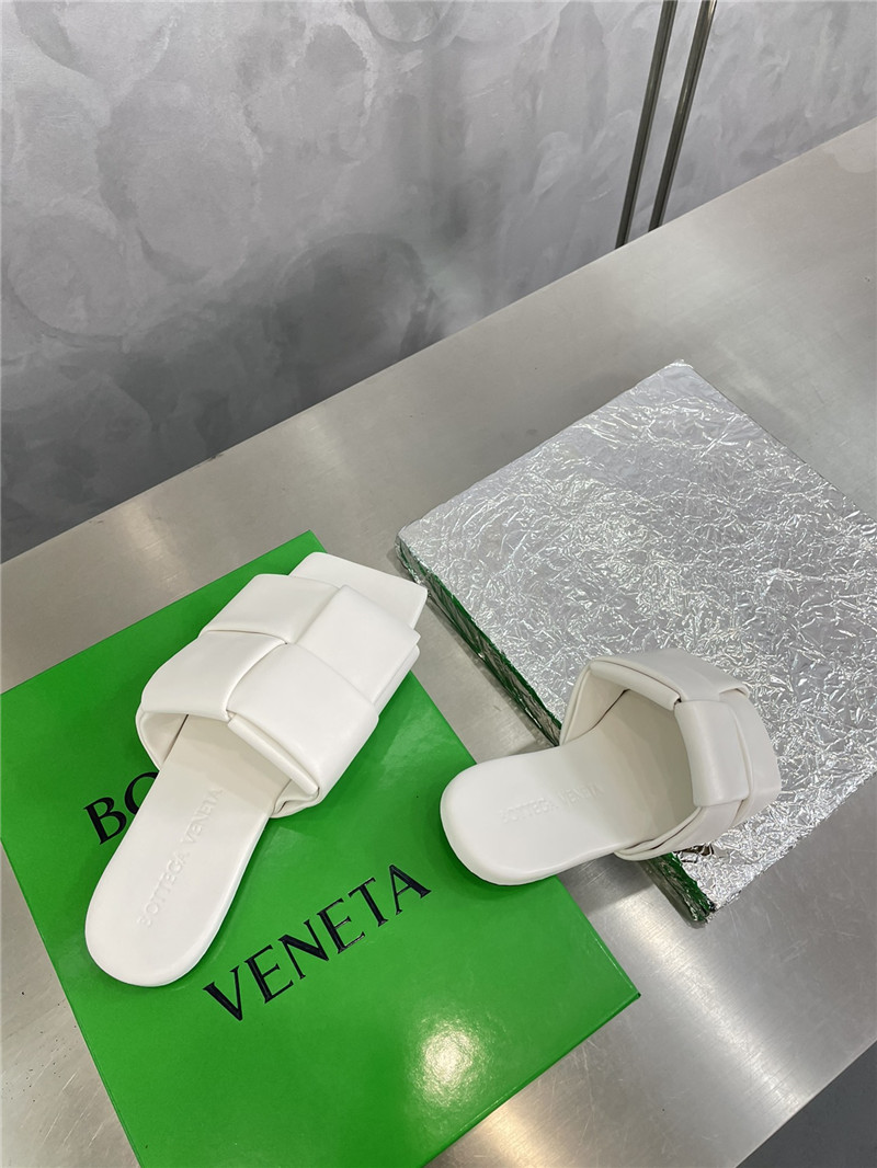 b0tt*ga Ven*ta large windmill block drag