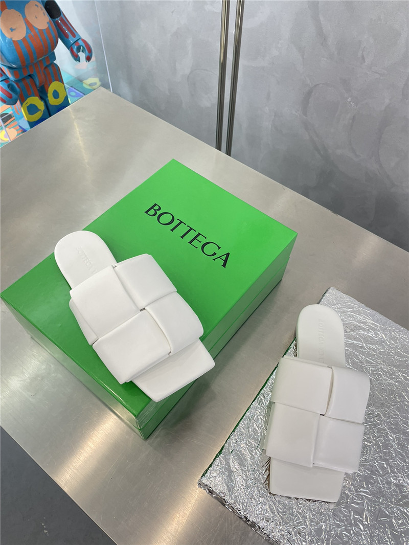 b0tt*ga Ven*ta large windmill block drag