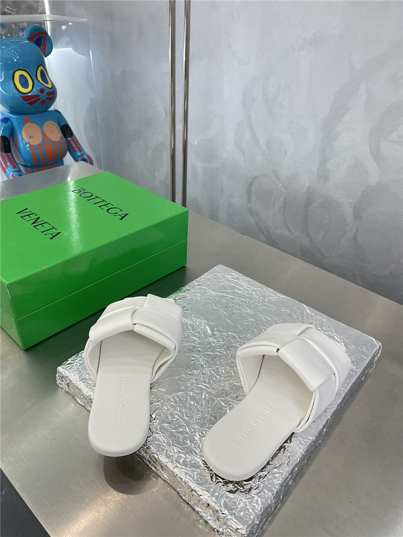 b0tt*ga Ven*ta large windmill block drag