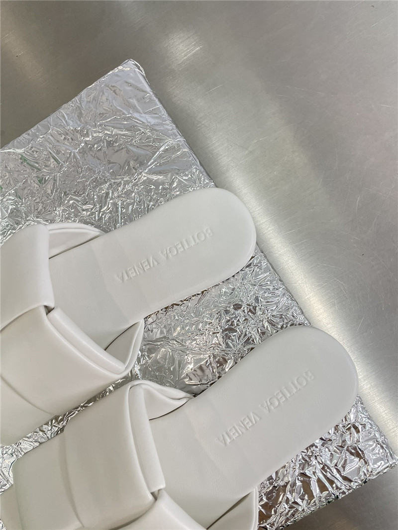 b0tt*ga Ven*ta large windmill block drag