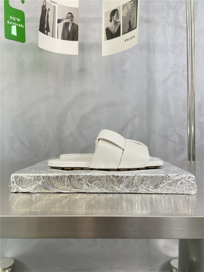 b0tt*ga Ven*ta large windmill block drag