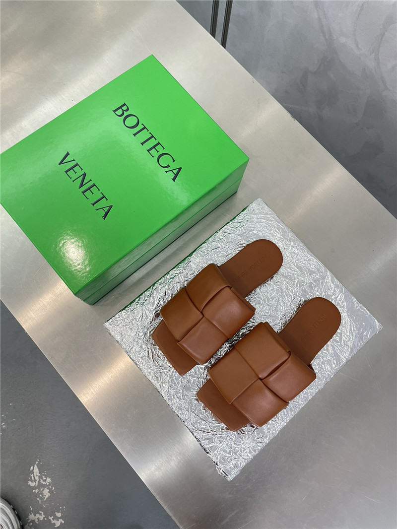 b0tt*ga Ven*ta large windmill block drag