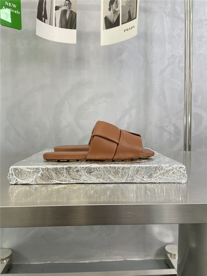 b0tt*ga Ven*ta large windmill block drag