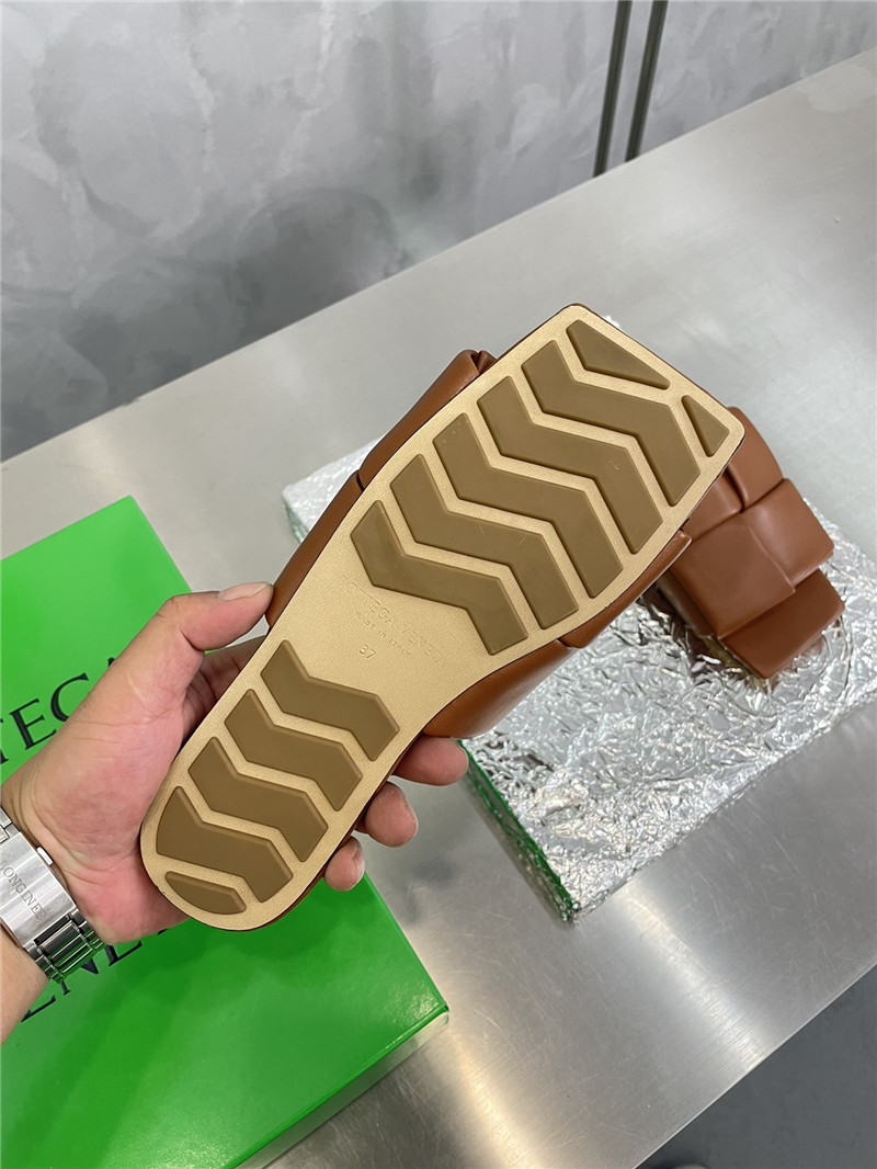 b0tt*ga Ven*ta large windmill block drag