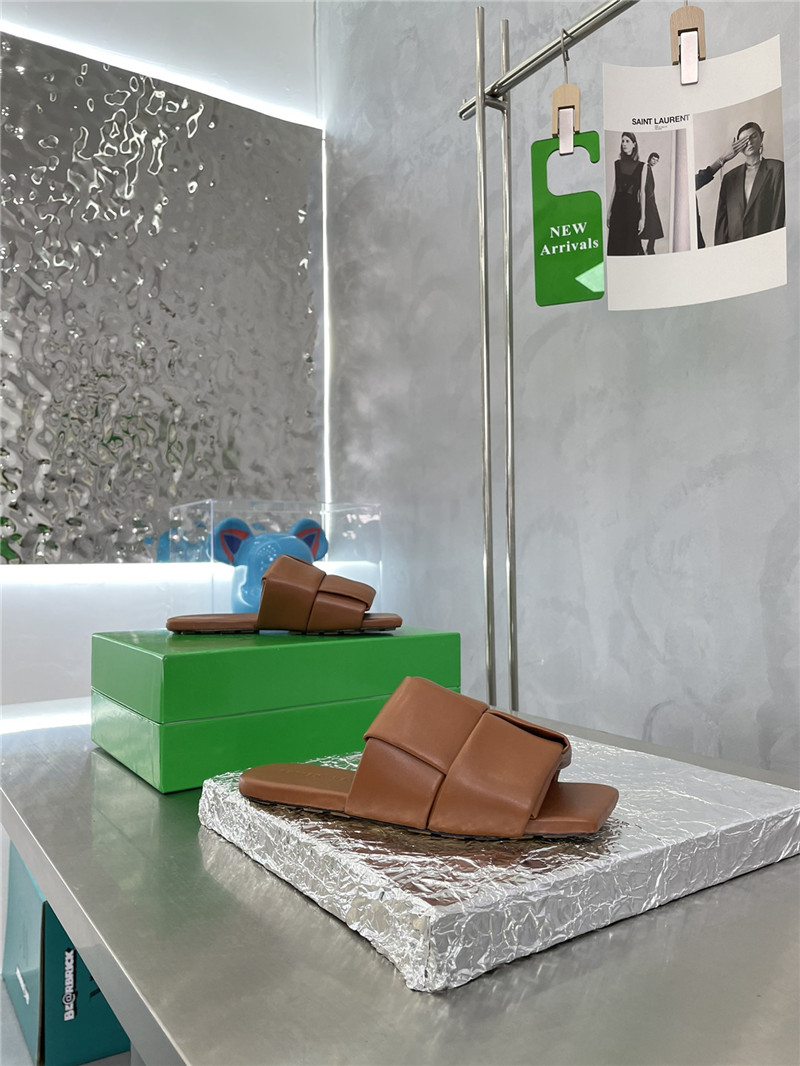 b0tt*ga Ven*ta large windmill block drag