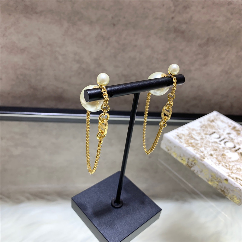 D10r cd chain tassel earrings