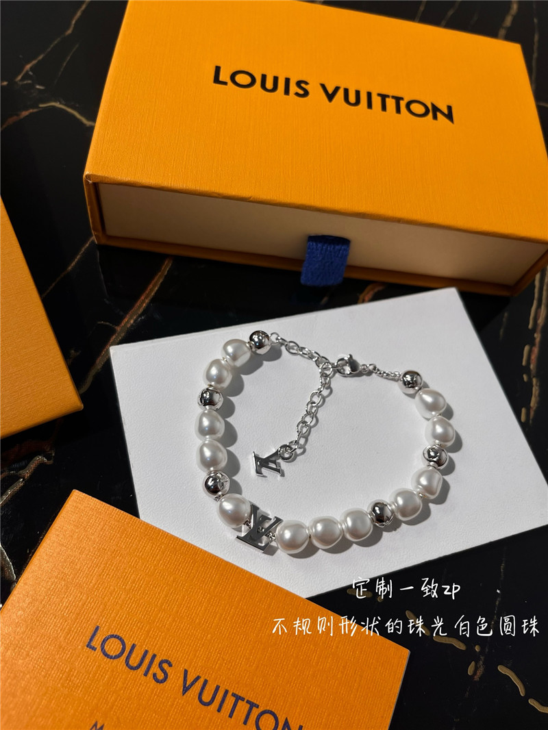 l0vis Vvtt0n lv pearl bracelet