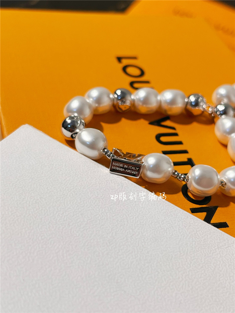 l0vis Vvtt0n lv pearl bracelet