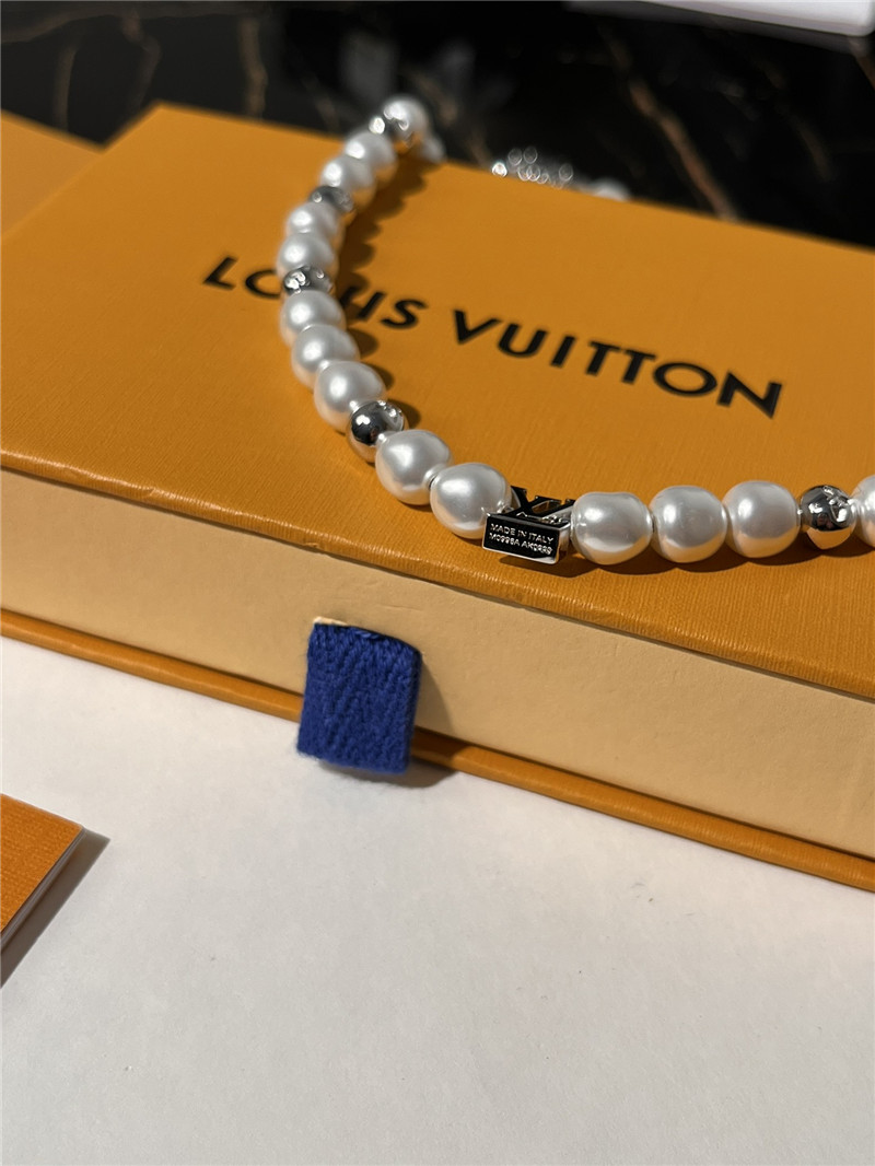 l0vis Vvtt0n lv logo pearl bracelet