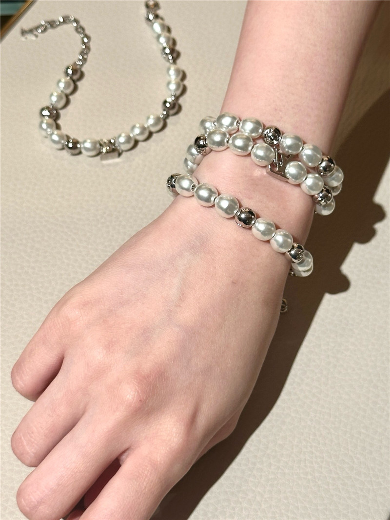 l0vis Vvtt0n lv logo pearl bracelet
