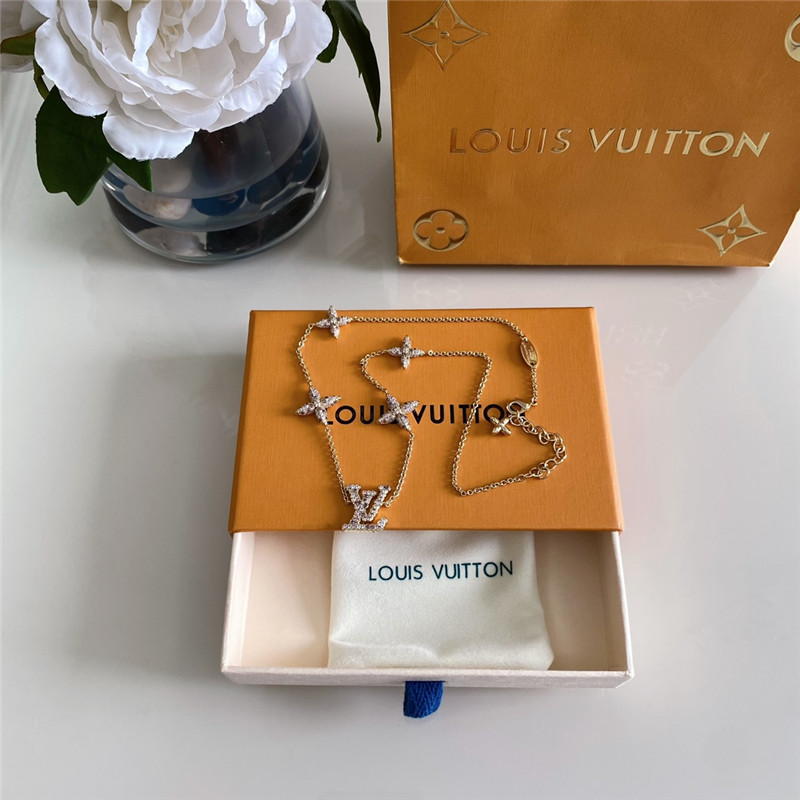 l0vis vvtt0n D1am0nd clover necklace