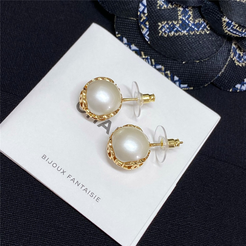 Ch**el pearl Ch**el logo earrings