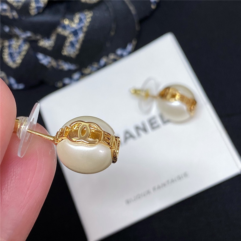 Ch**el pearl Ch**el logo earrings