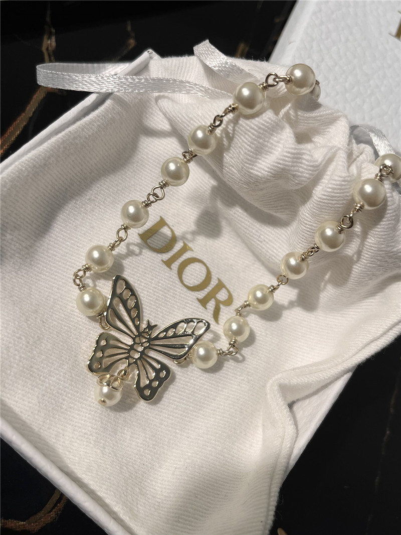 D10r cd pearl butterfly necklace
