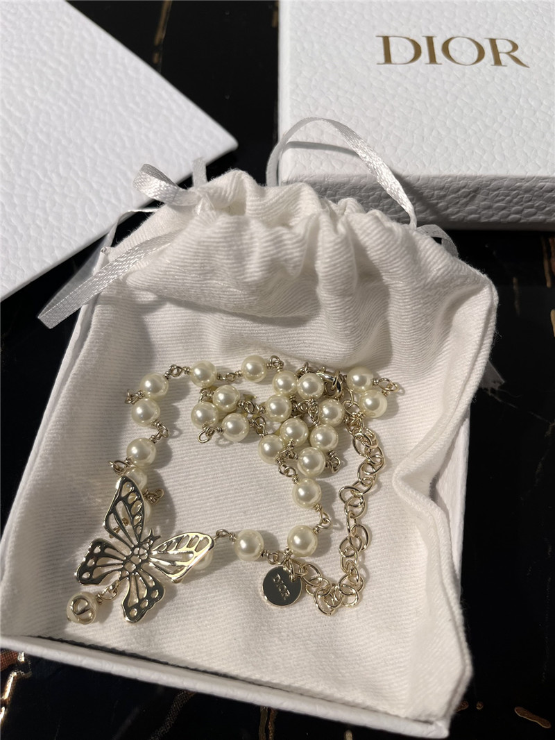 D10r cd pearl butterfly necklace