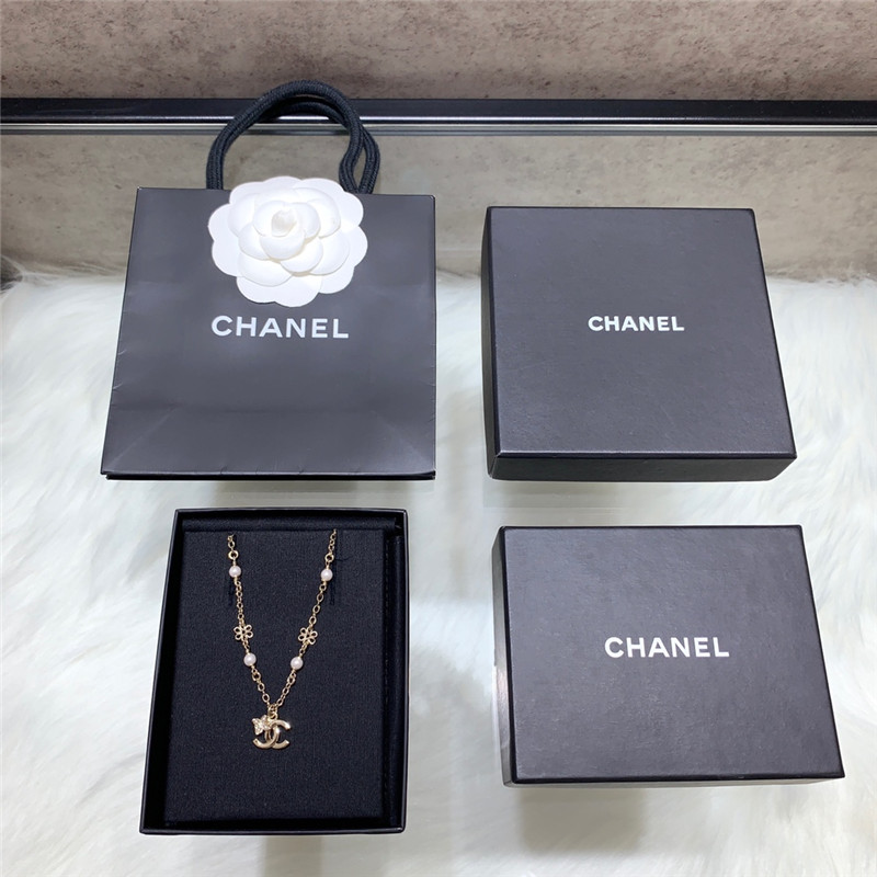 Ch**el mini flower c necklace