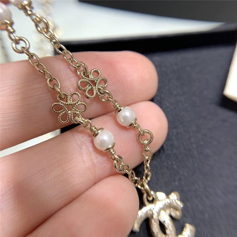 Ch**el mini flower c necklace