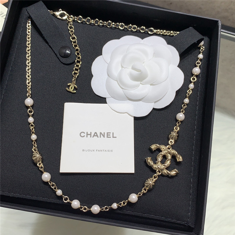 Ch**el pearl twist necklace