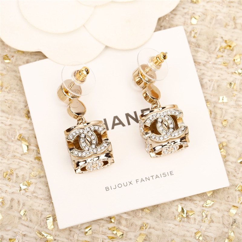 ch**el full D1am0nd sieve double c earrings