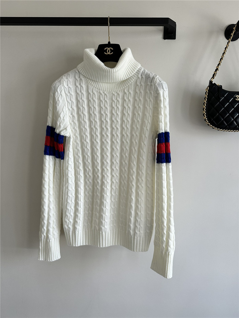 Gvc*1 high collar cable sweater