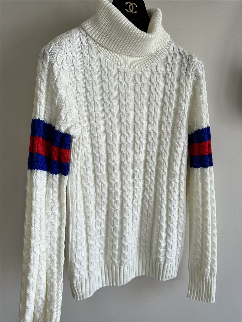 Gvc*1 high collar cable sweater