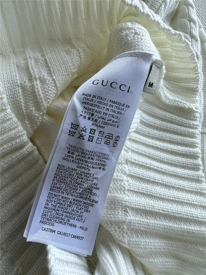 Gvc*1 high collar cable sweater