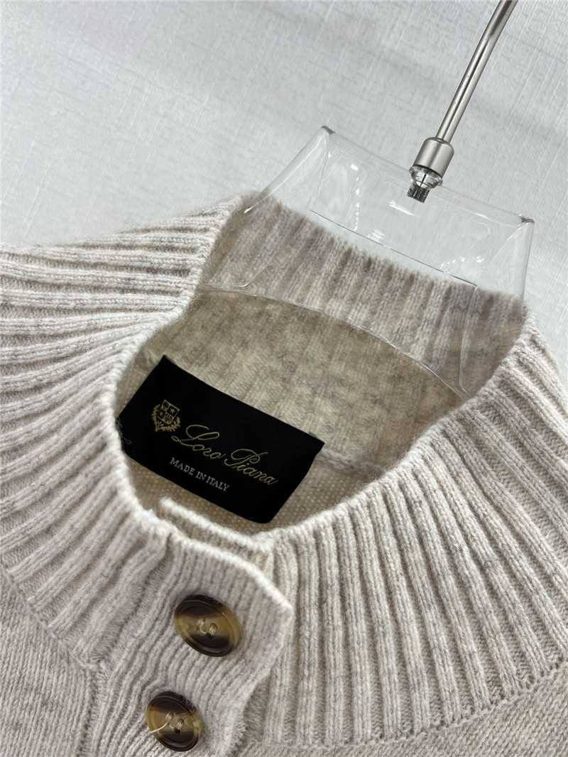 L0r0 P1ana light beige cashmere pullover sweater