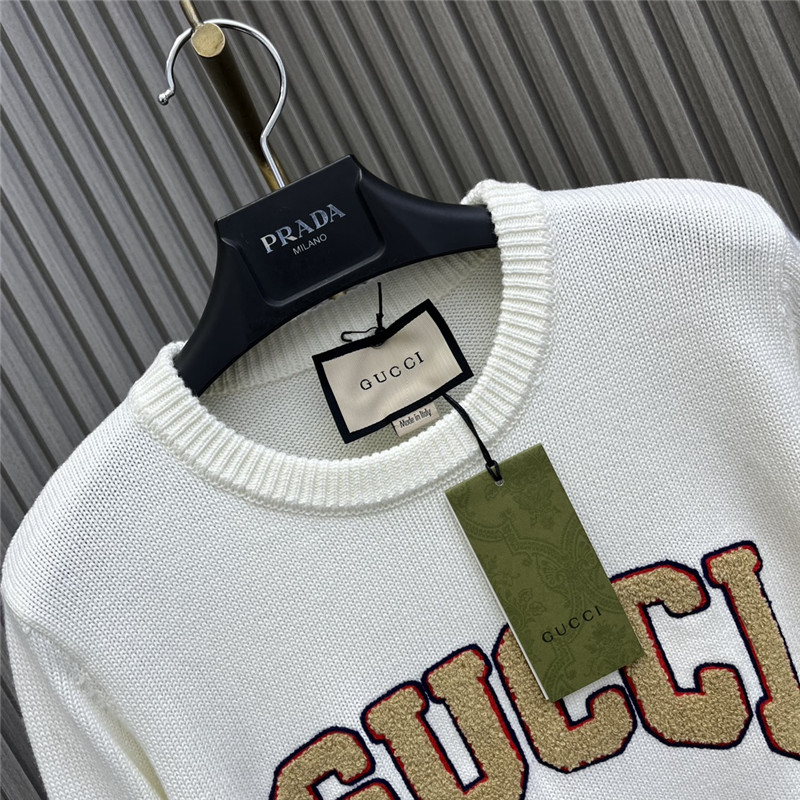 Gvc*1 logo colorblock knit sweater