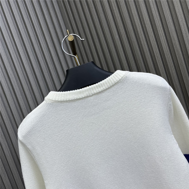 Gvc*1 logo colorblock knit sweater