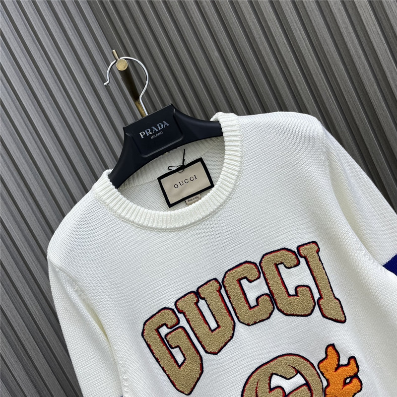 Gvc*1 logo colorblock knit sweater